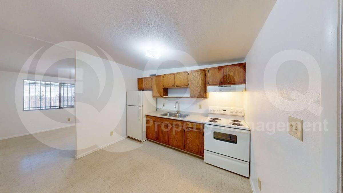 842 W Iowa St - Photo 3 of 10