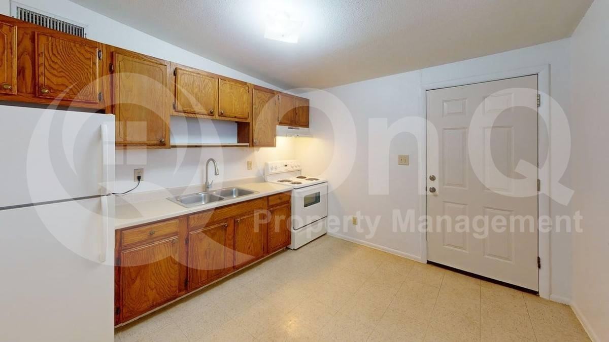 842 W Iowa St - Photo 4 of 10