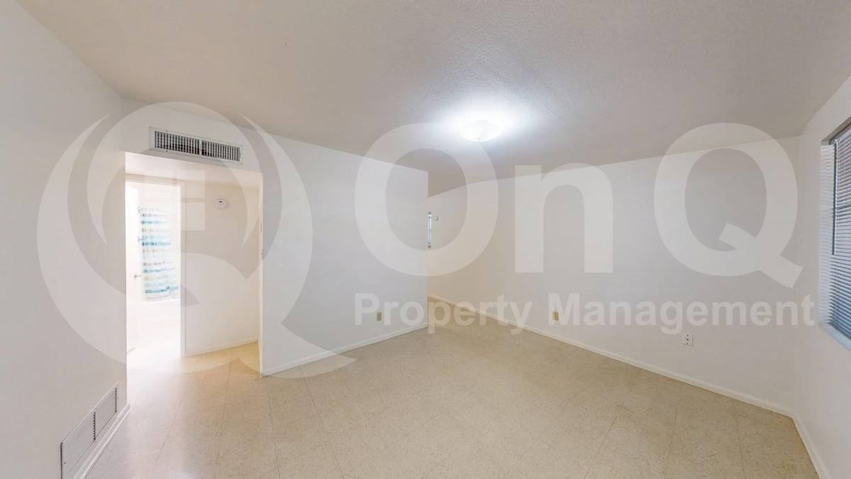 842 W Iowa St - Photo 6 of 10