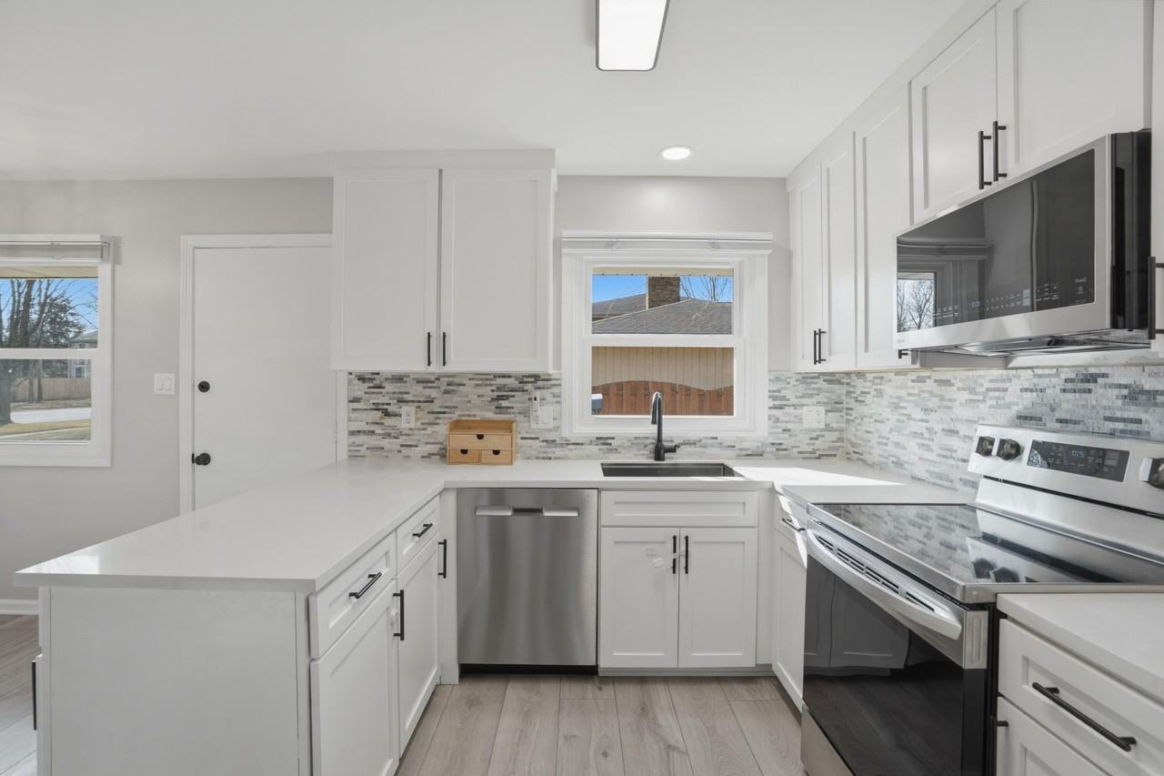 1540 Tulip Ln - Photo 2 of 27