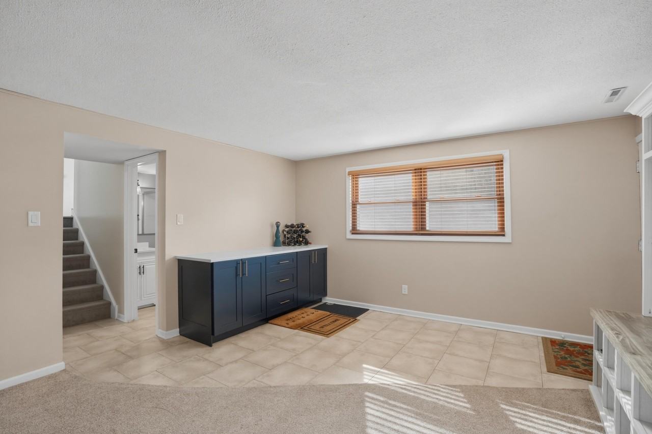 1540 Tulip Ln - Photo 4 of 27