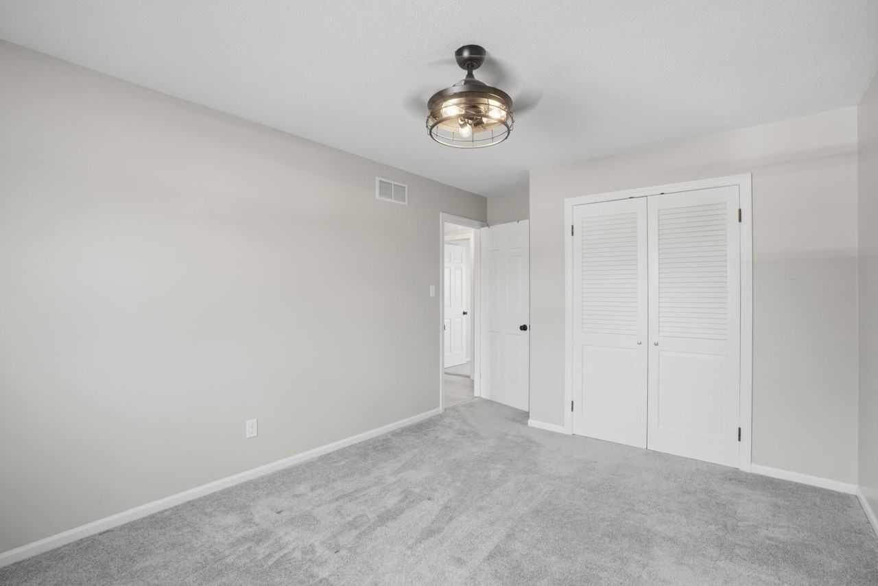 1540 Tulip Ln - Photo 6 of 27