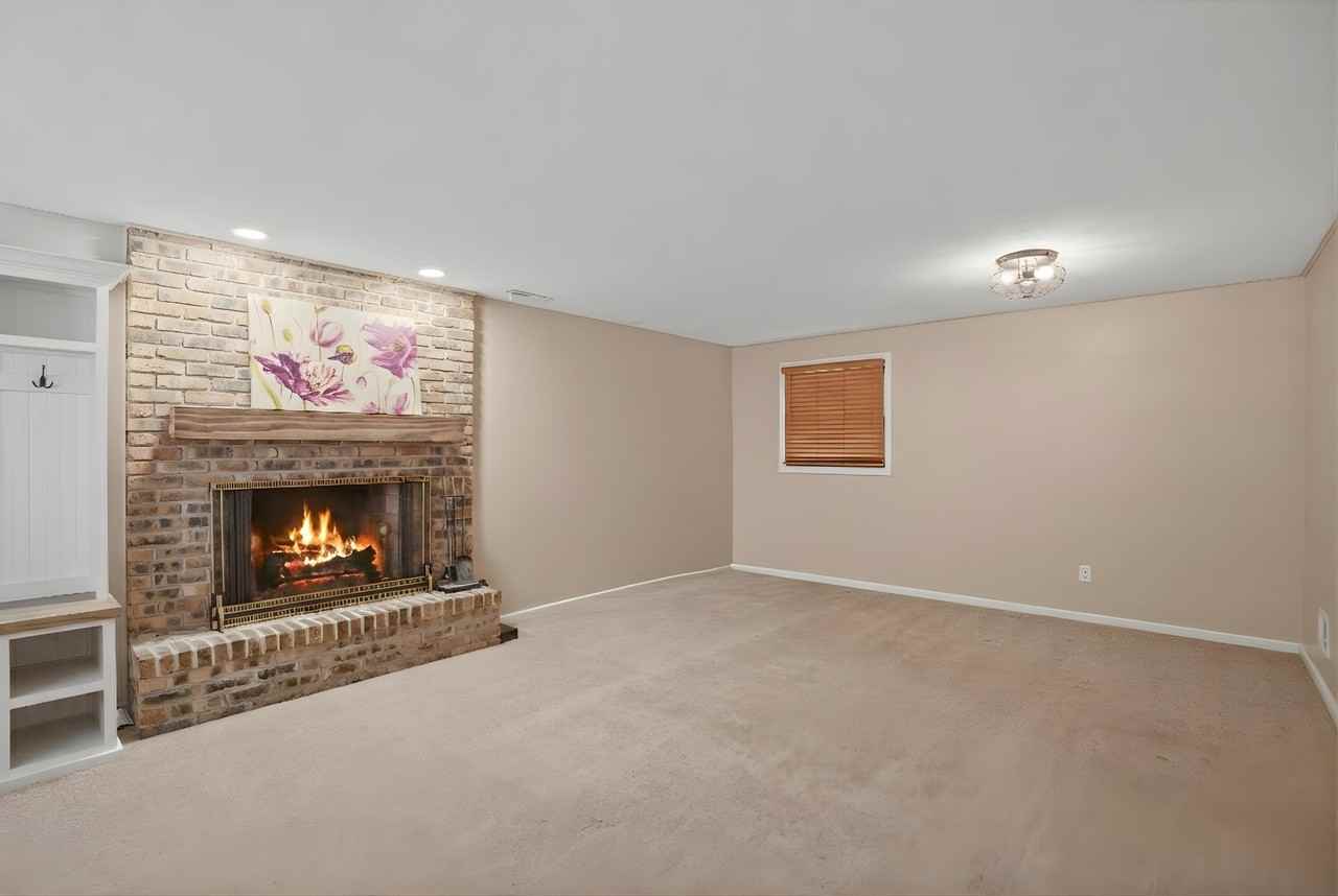 1540 Tulip Ln - Photo 7 of 27
