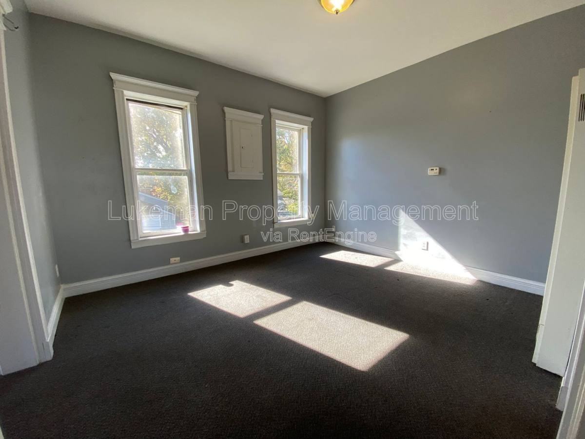 1502 S Burdick St #1504 - Photo 3 of 10