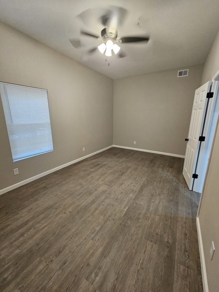 2201 Victoria St - Photo 4 of 23