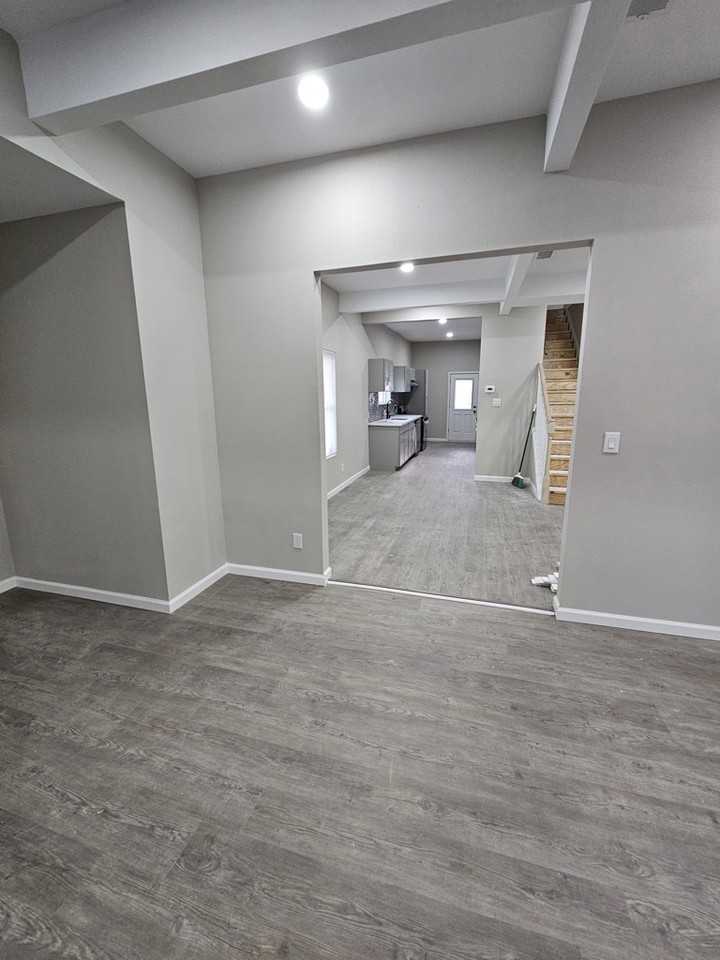 2201 Victoria St - Photo 5 of 23