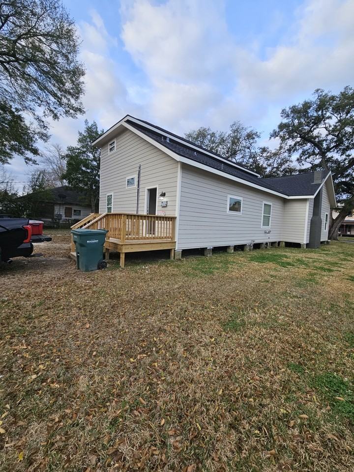 2201 Victoria St - Photo 7 of 23