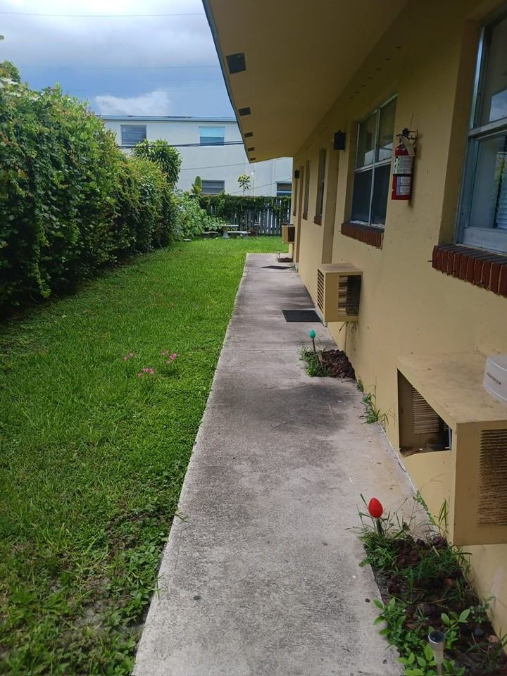 1341 Ne 5th Ter #1 - Photo 2 of 5