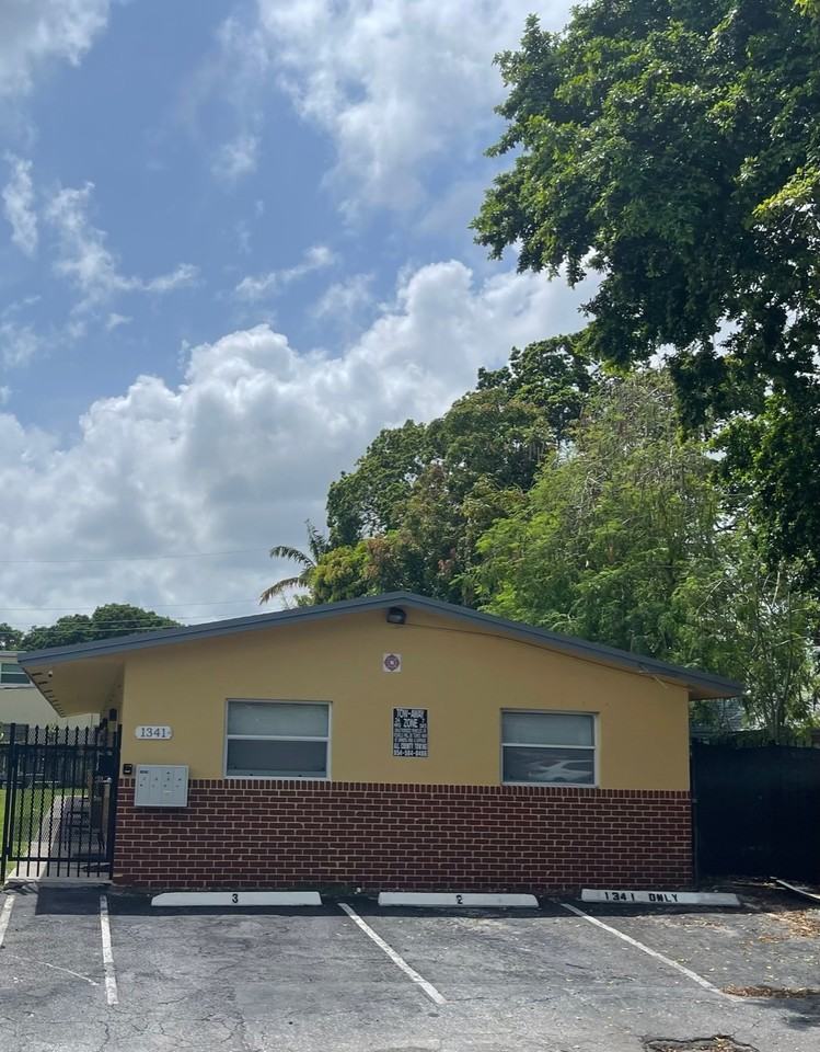 1341 Ne 5th Ter #1 - Photo 3 of 5