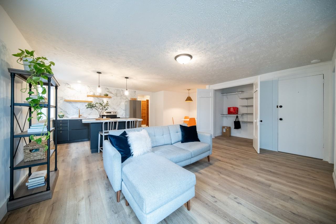 115 N Portage Path #9 - Photo 4 of 10