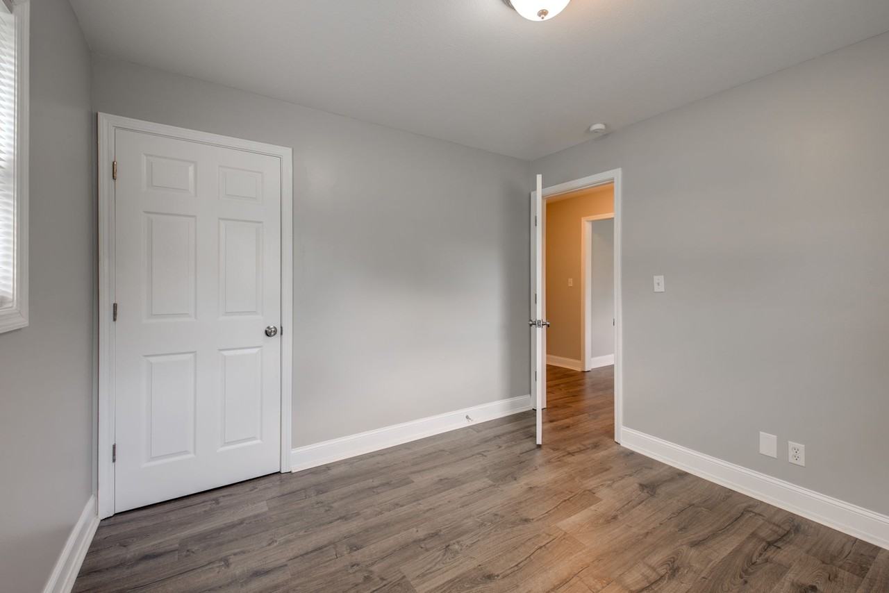 824 Lullwater Rd - Photo 4 of 26