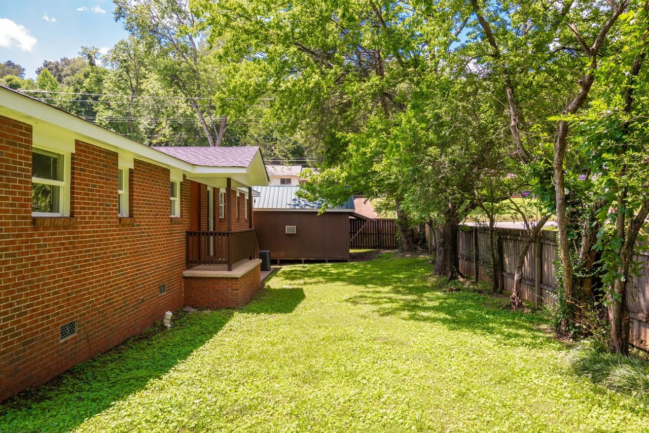 824 Lullwater Rd - Photo 6 of 26