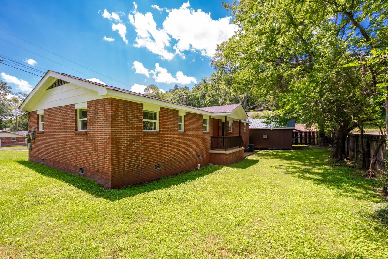 824 Lullwater Rd - Photo 7 of 26