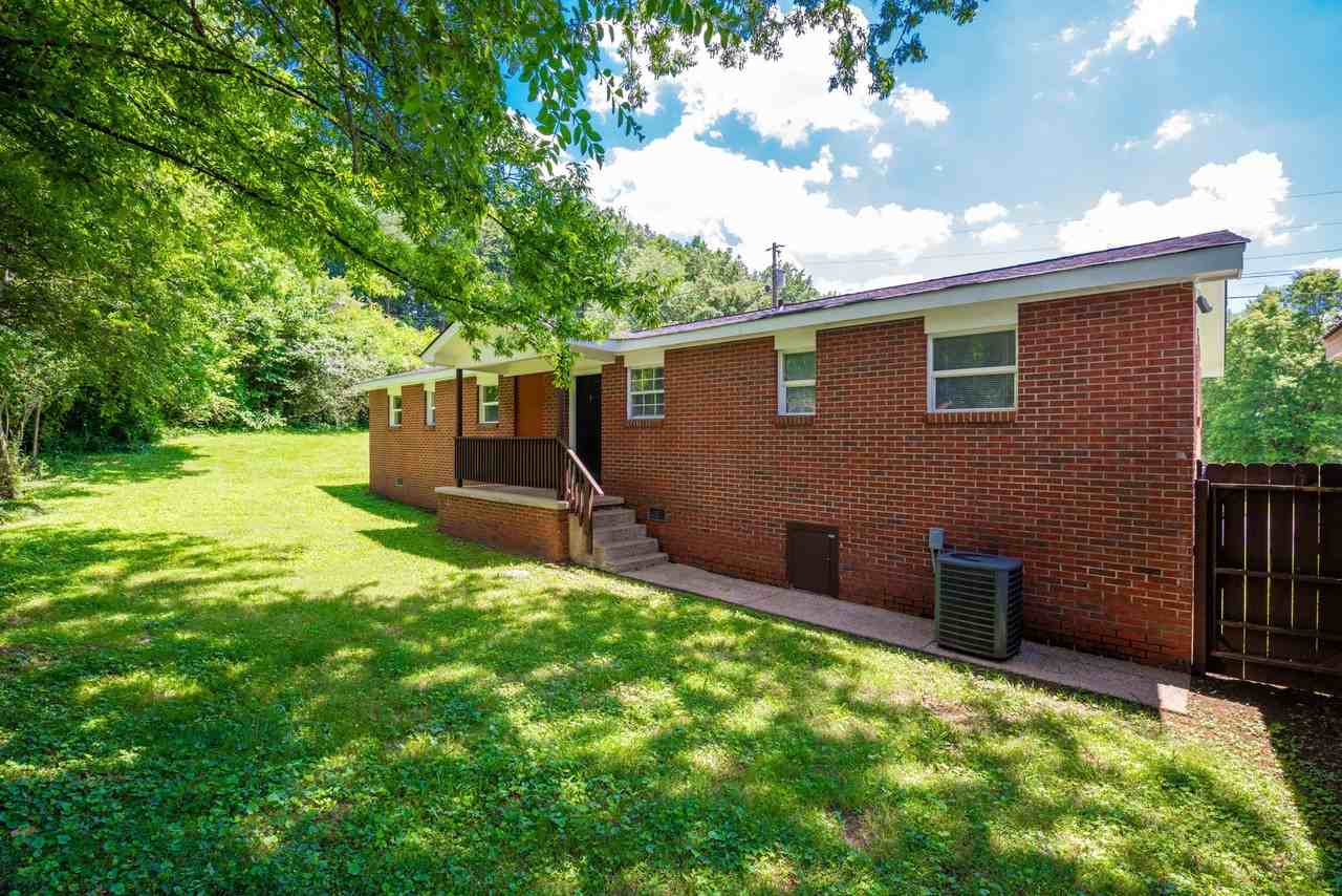 824 Lullwater Rd - Photo 6 of 26