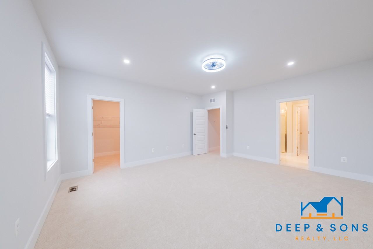 1021 N Lombardy St #B - Photo 3 of 24