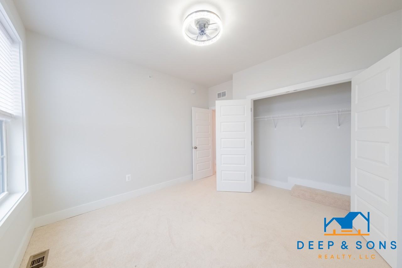 1021 N Lombardy St #B - Photo 4 of 24