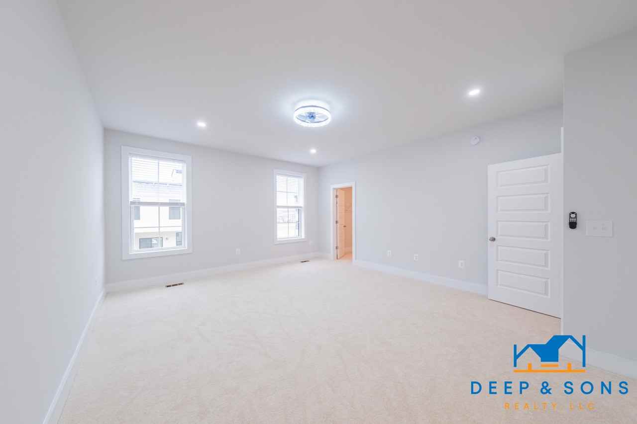 1021 N Lombardy St #B - Photo 5 of 24