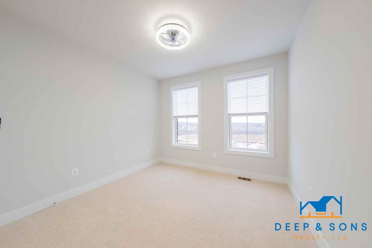 1021 N Lombardy St #B - Photo 7 of 24