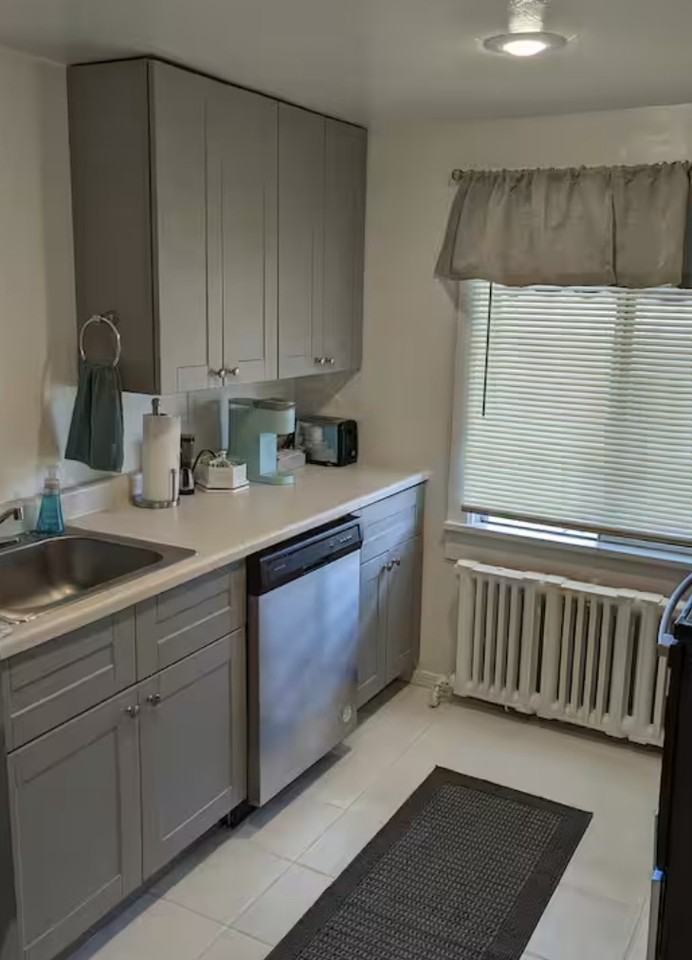 1717 Main St #1 - Photo 3 of 9