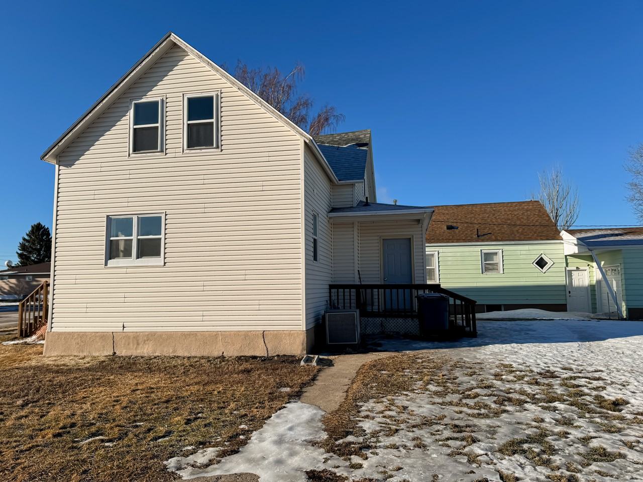 200 Roosevelt Ave - Photo 3 of 31