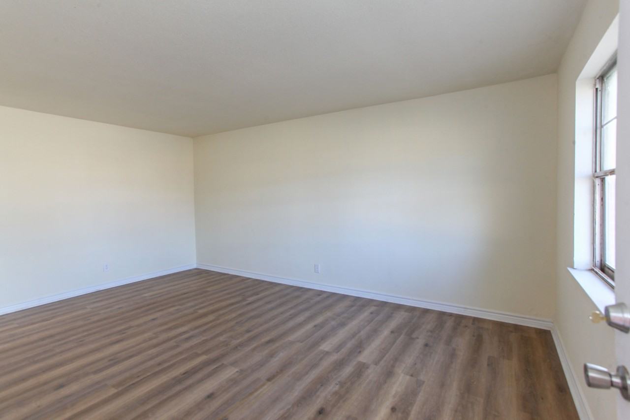 1606 Oriole St - Photo 5 of 22