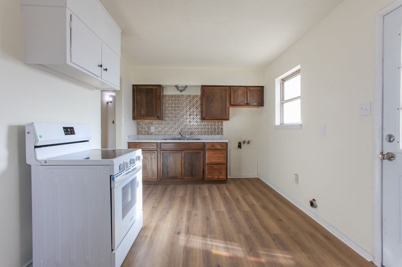 1606 Oriole St - Photo 6 of 22