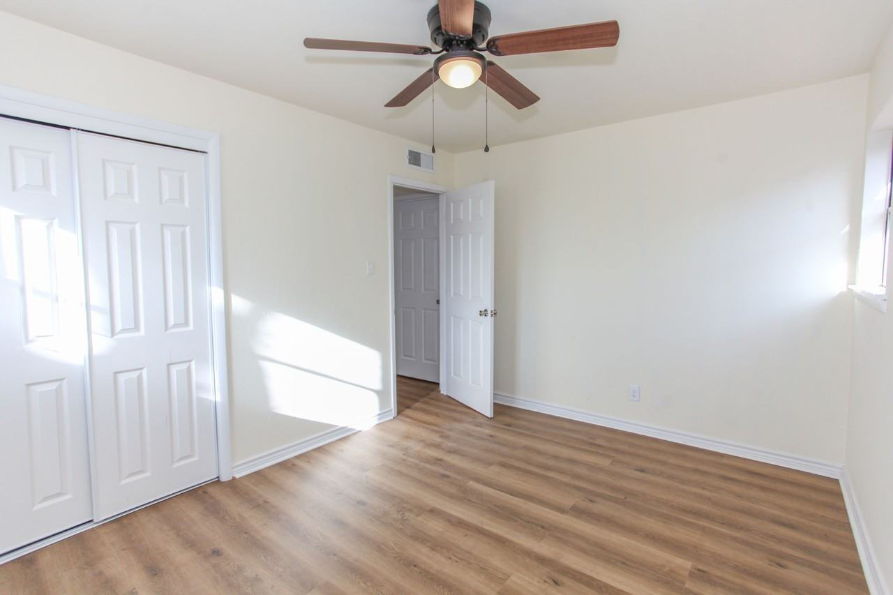 1606 Oriole St - Photo 7 of 22