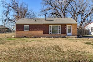 featured image of 6215 N Independence St