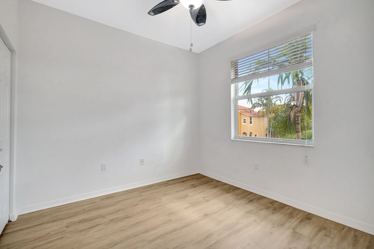 157 Monterey Bay Dr - Photo 2 of 48