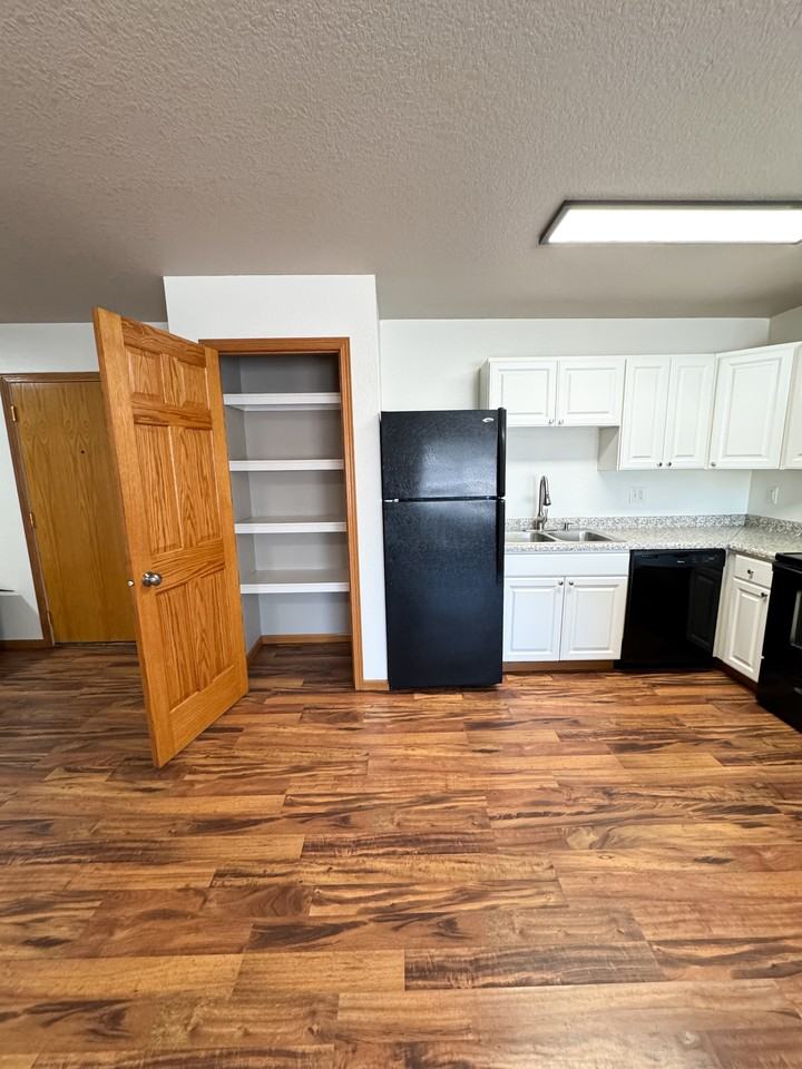 117 W Main St #6 - Photo 5 of 29