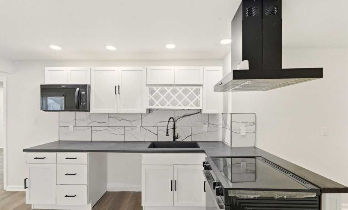 702 Gheens Ave - Photo 2 of 5