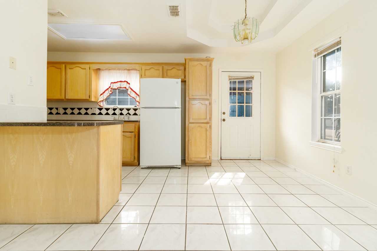 1107 Stonehaven Blvd #1 - Photo 3 of 11