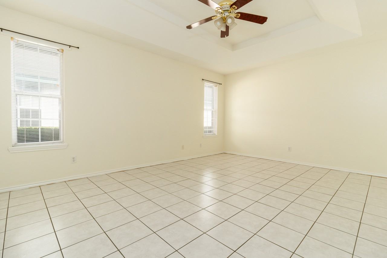 1107 Stonehaven Blvd #1 - Photo 6 of 11