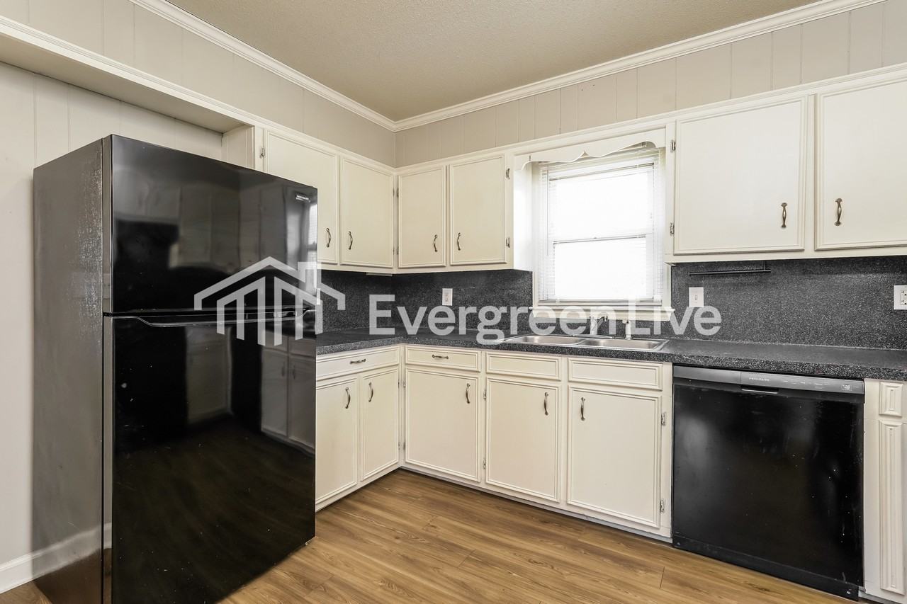 107 Primrose Ln - Photo 3 of 15