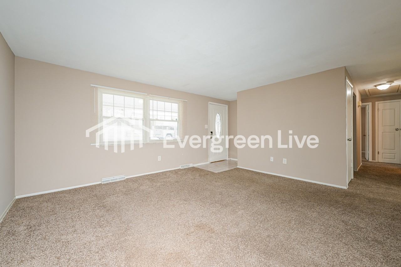 1022 Taylor St - Photo 3 of 15