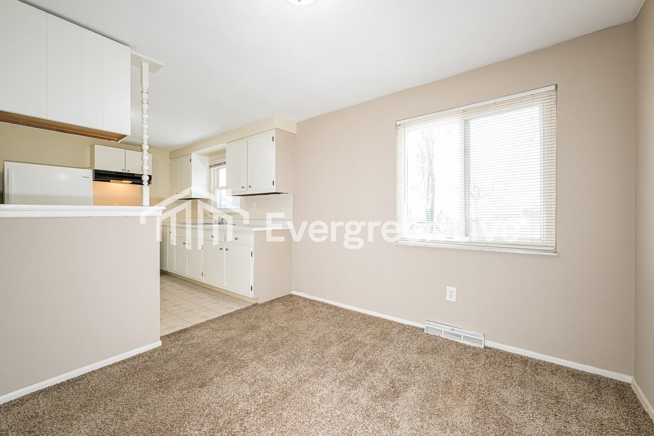 1022 Taylor St - Photo 5 of 15