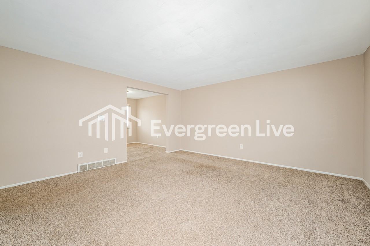 1022 Taylor St - Photo 7 of 15