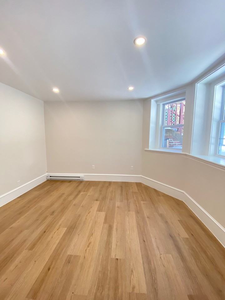 7 Kenney St #A - Photo 4 of 9