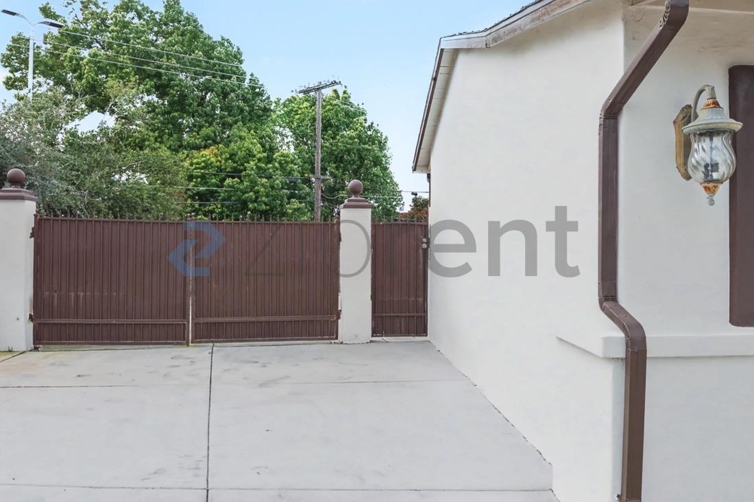 1653 Robin Hood Ct - Photo 6 of 47