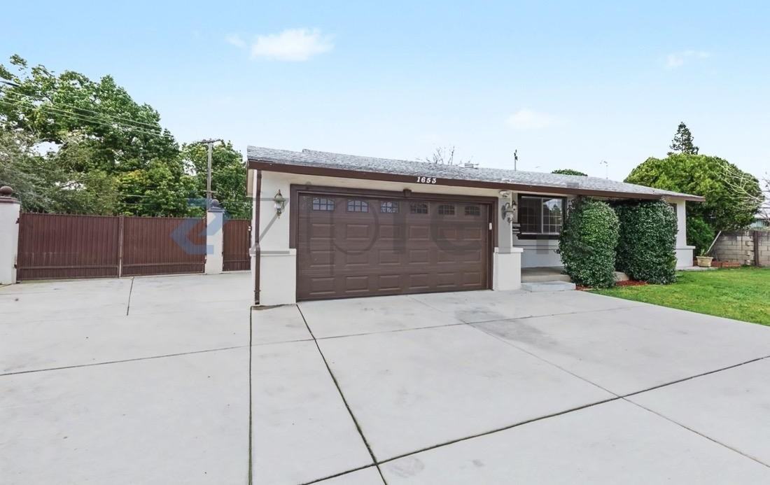 1653 Robin Hood Ct - Photo 7 of 47