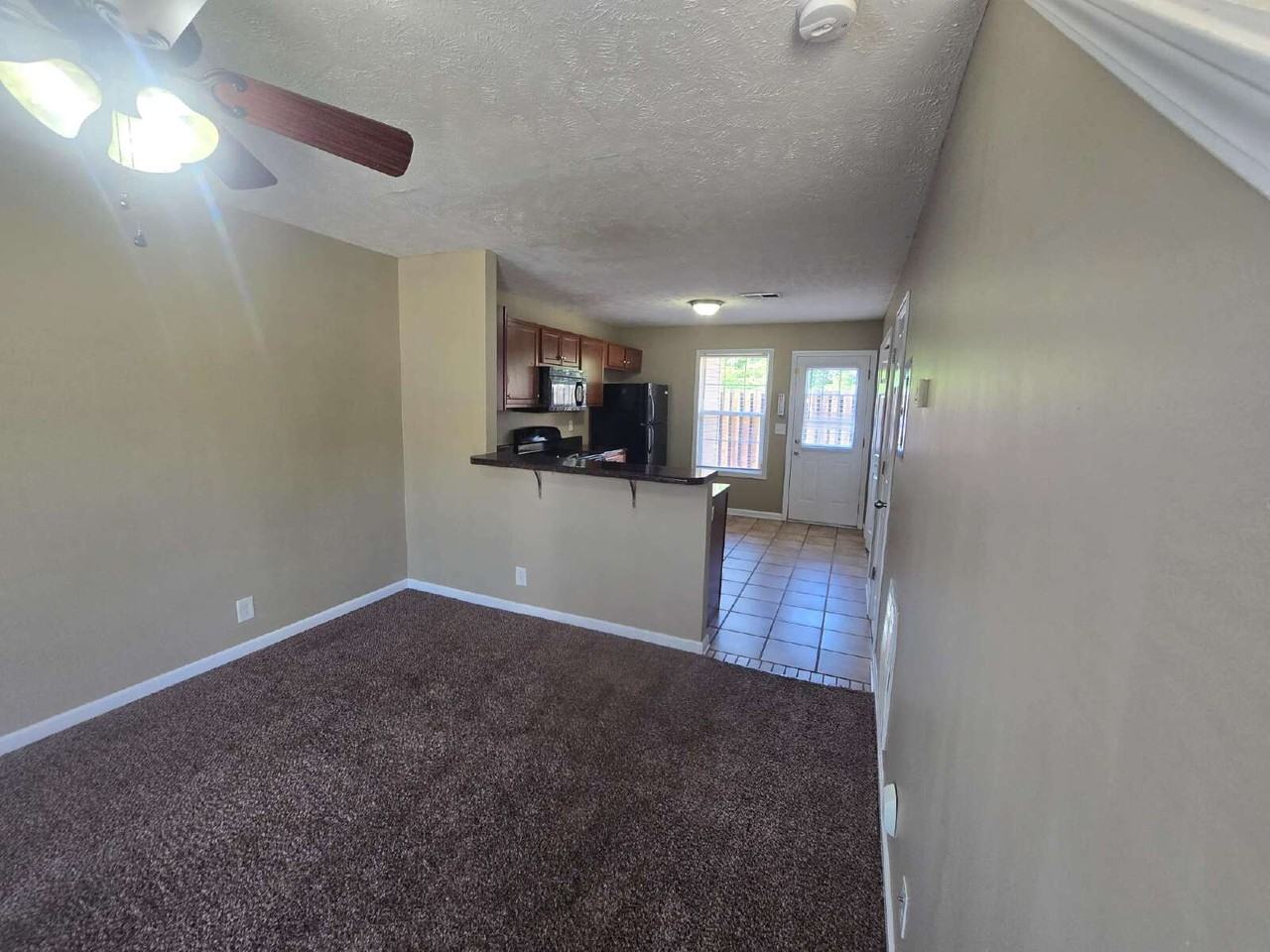 808 Oak Arbor Ct Apt A - Photo 2 of 14