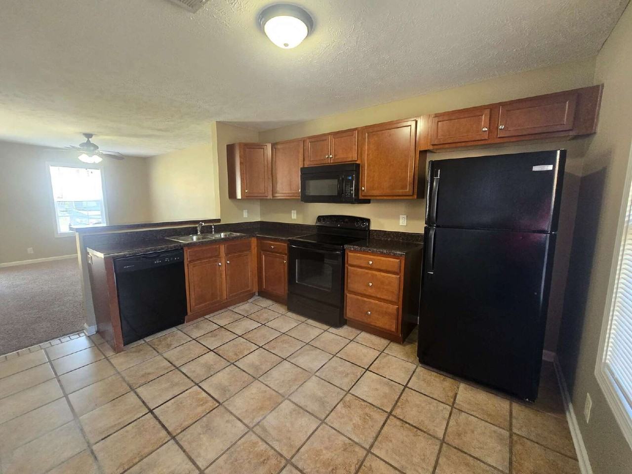 808 Oak Arbor Ct Apt A - Photo 5 of 14