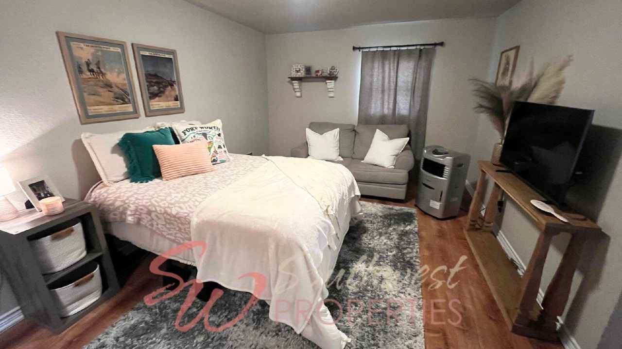 1093 W Sloan St - Photo 7 of 13