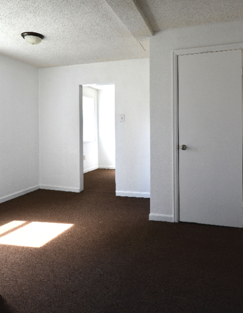 813 W 6th St - Photo 7 of 10