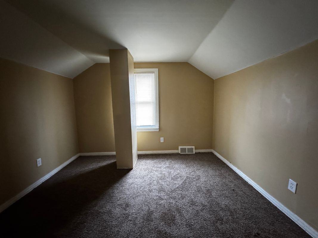 11092 Engleside St - Photo 4 of 10