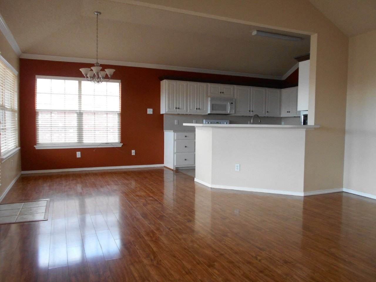 6513 91st St - Photo 2 of 12