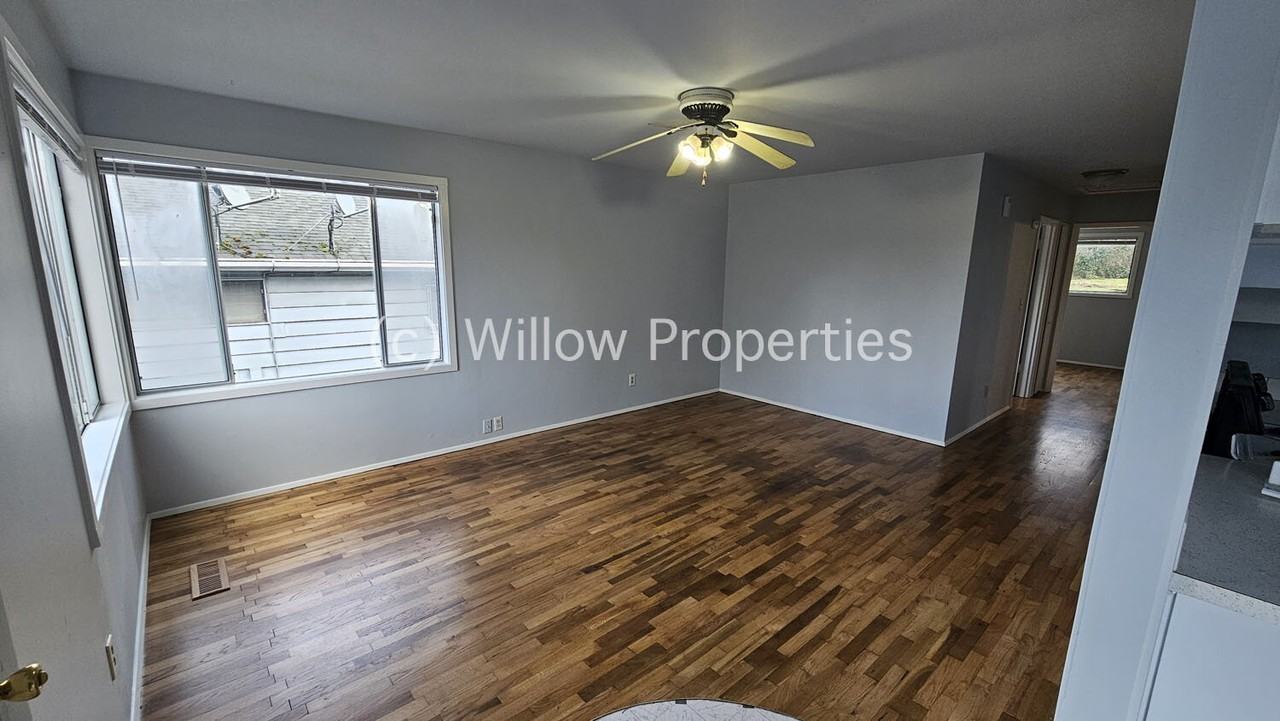 3235 S Thompson Ave - Photo 2 of 10