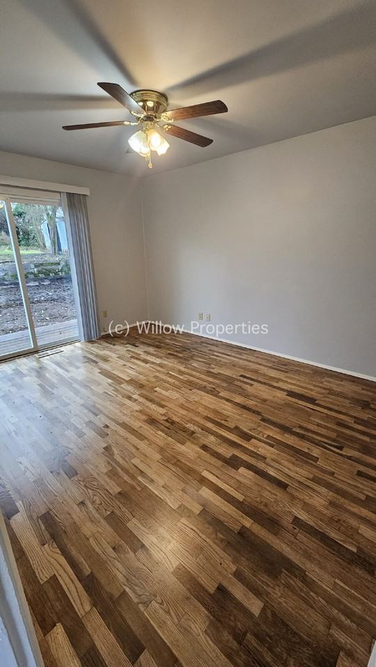 3235 S Thompson Ave - Photo 6 of 10