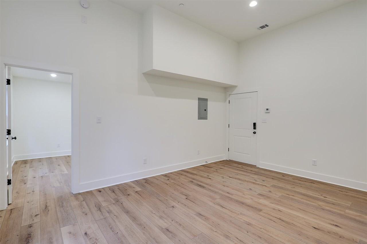 601 Capitol St #C - Photo 4 of 13