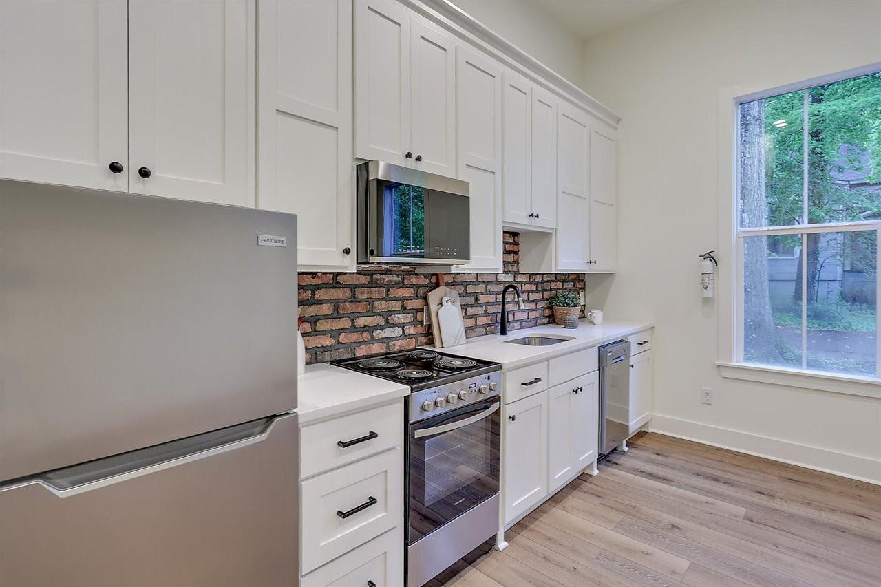 601 Capitol St #C - Photo 6 of 13